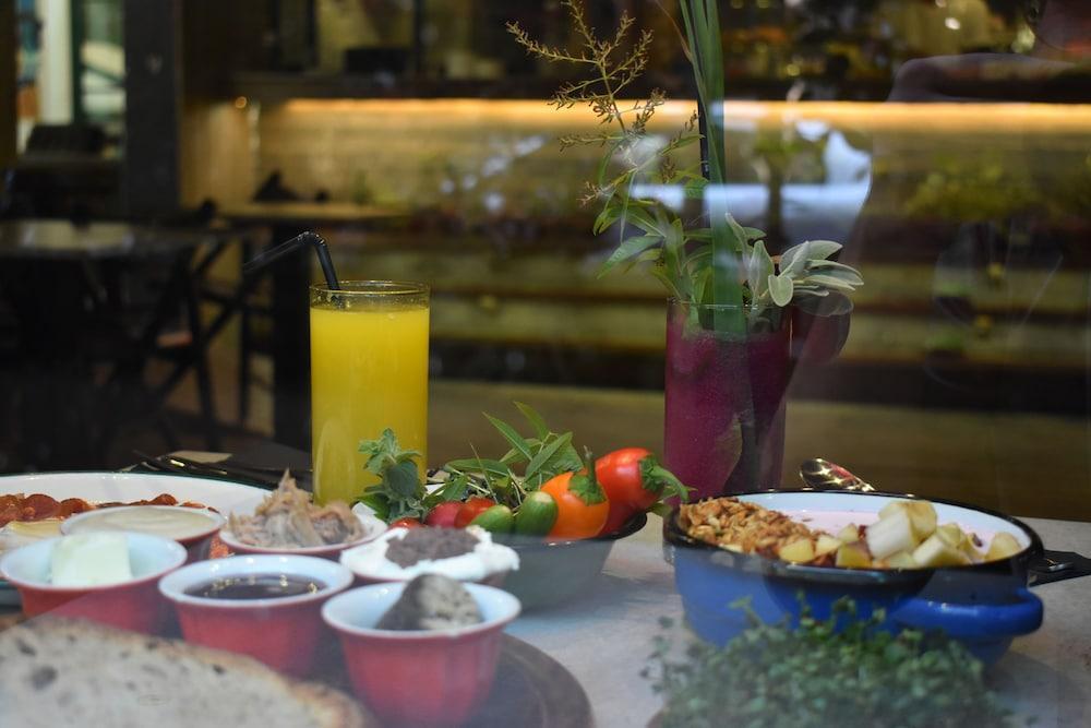 Master Mazeh Hotel Tel Aviv Buitenkant foto